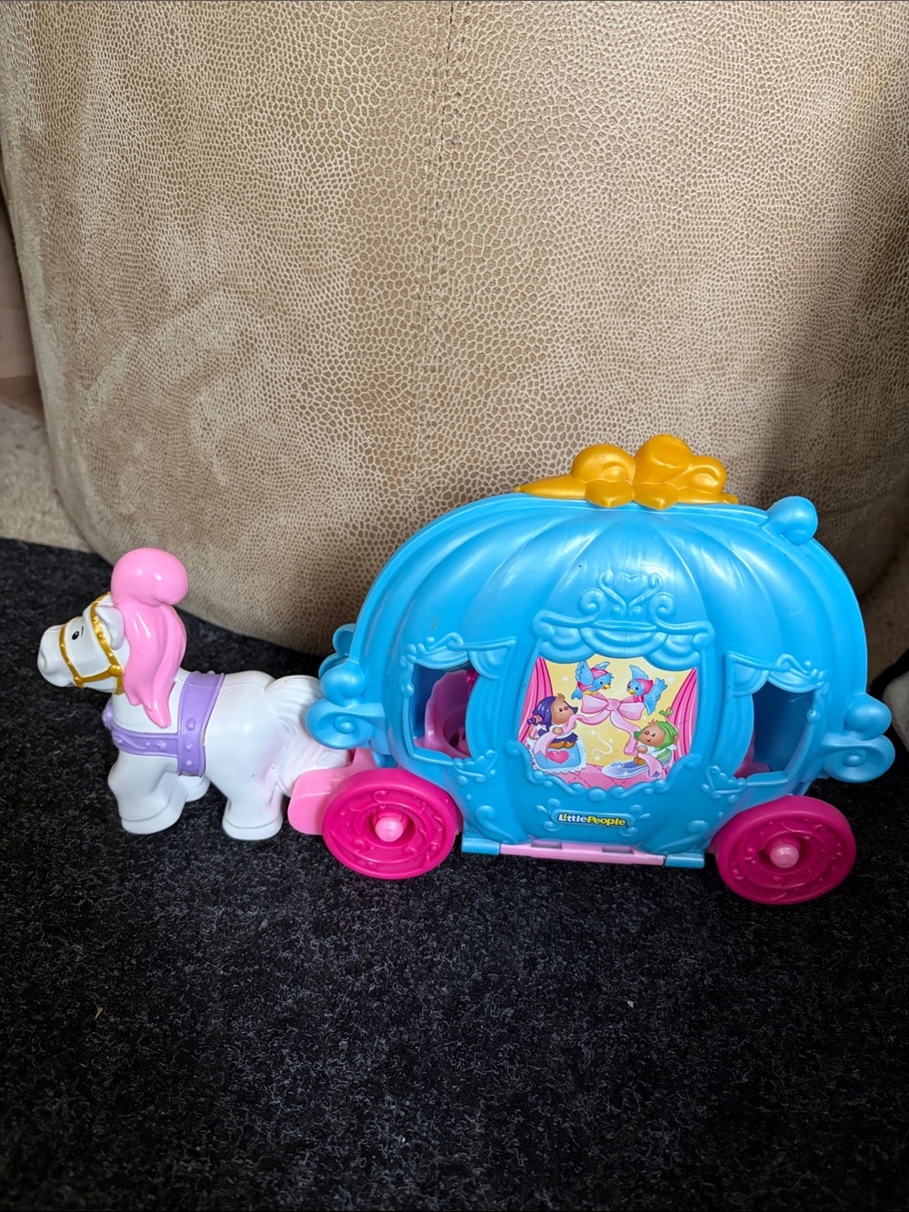 Fisher Price Little People Disney Princess Cinderella’s Dancing Carriage 2021